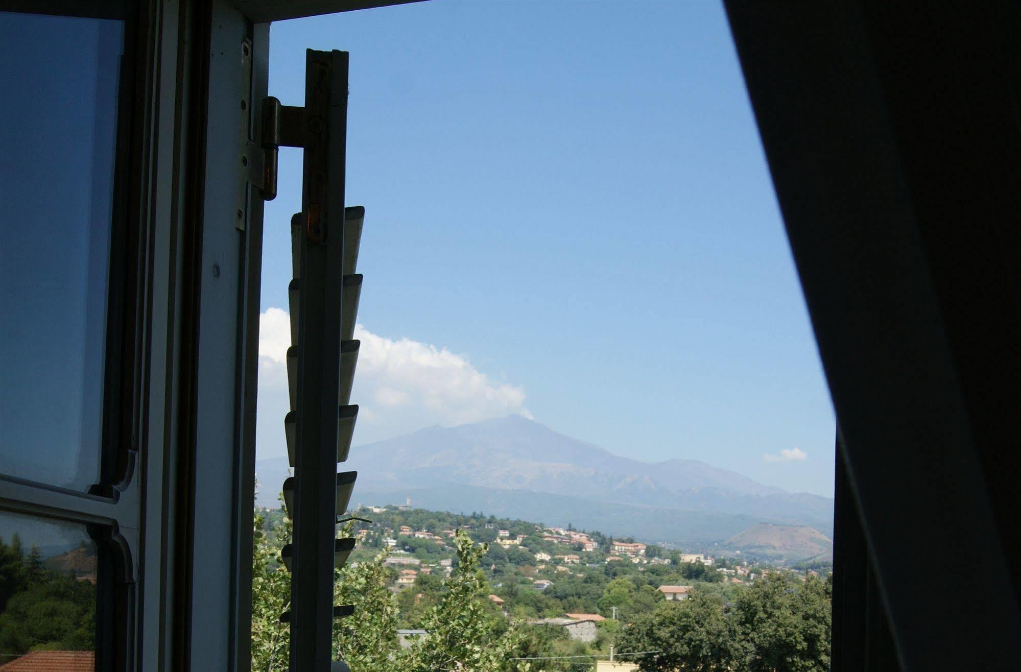 Hotel Villa Paradiso Dell'Etna サン・ジョヴァンニ・ラ・プンタ エクステリア 写真