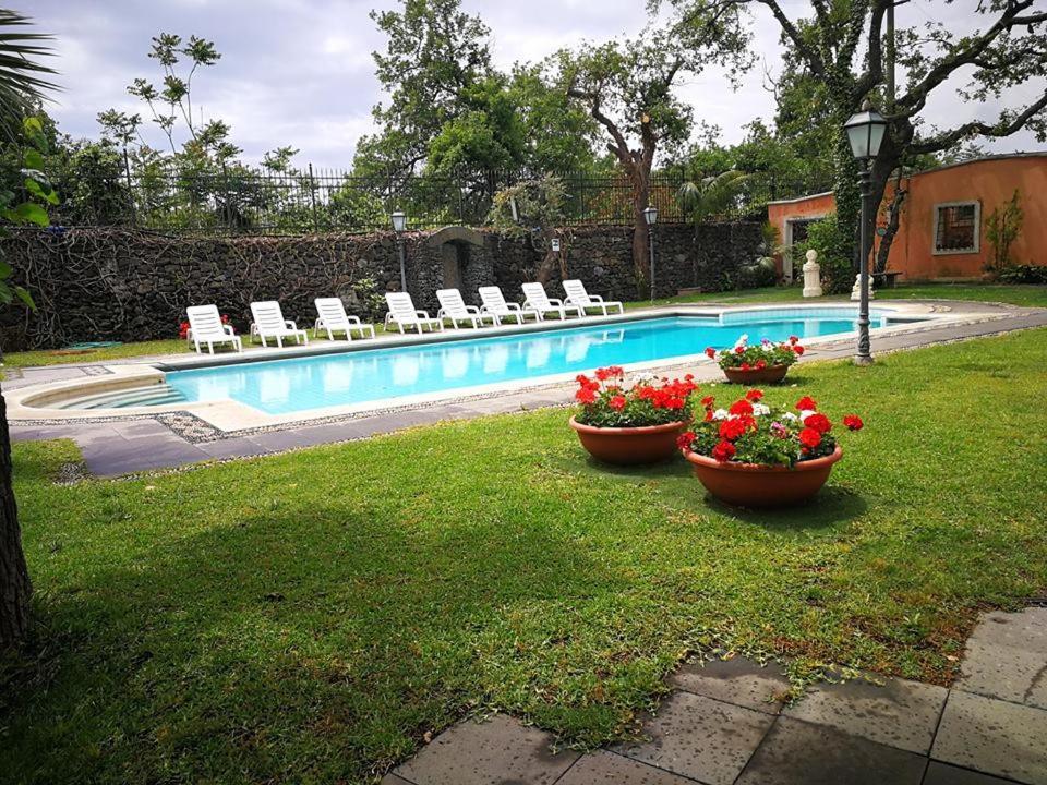 Hotel Villa Paradiso Dell'Etna サン・ジョヴァンニ・ラ・プンタ エクステリア 写真