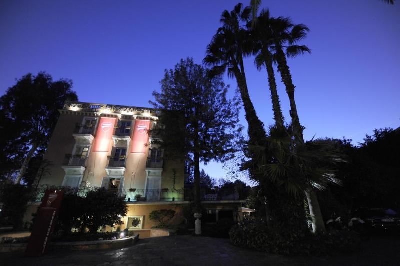 Hotel Villa Paradiso Dell'Etna サン・ジョヴァンニ・ラ・プンタ エクステリア 写真
